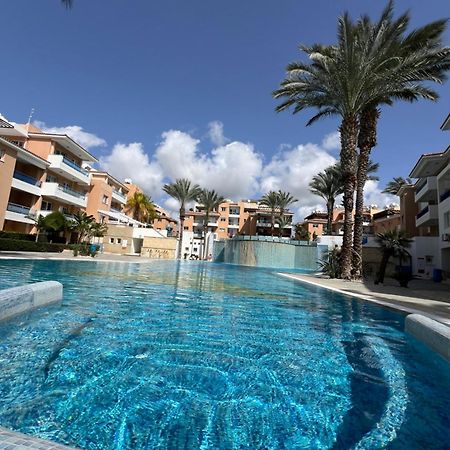 Iris Village Grand Apartment Paphos Buitenkant foto