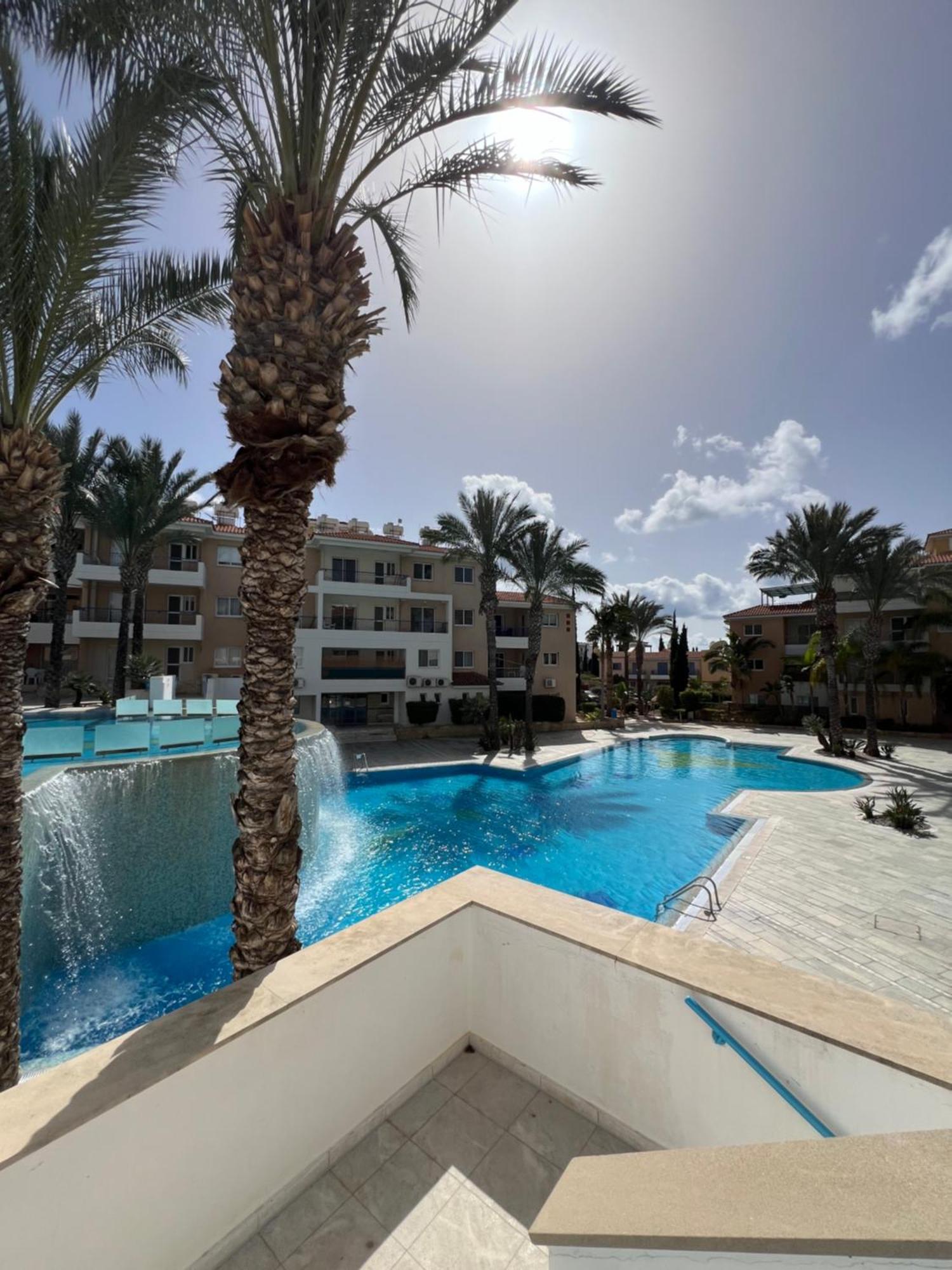 Iris Village Grand Apartment Paphos Buitenkant foto