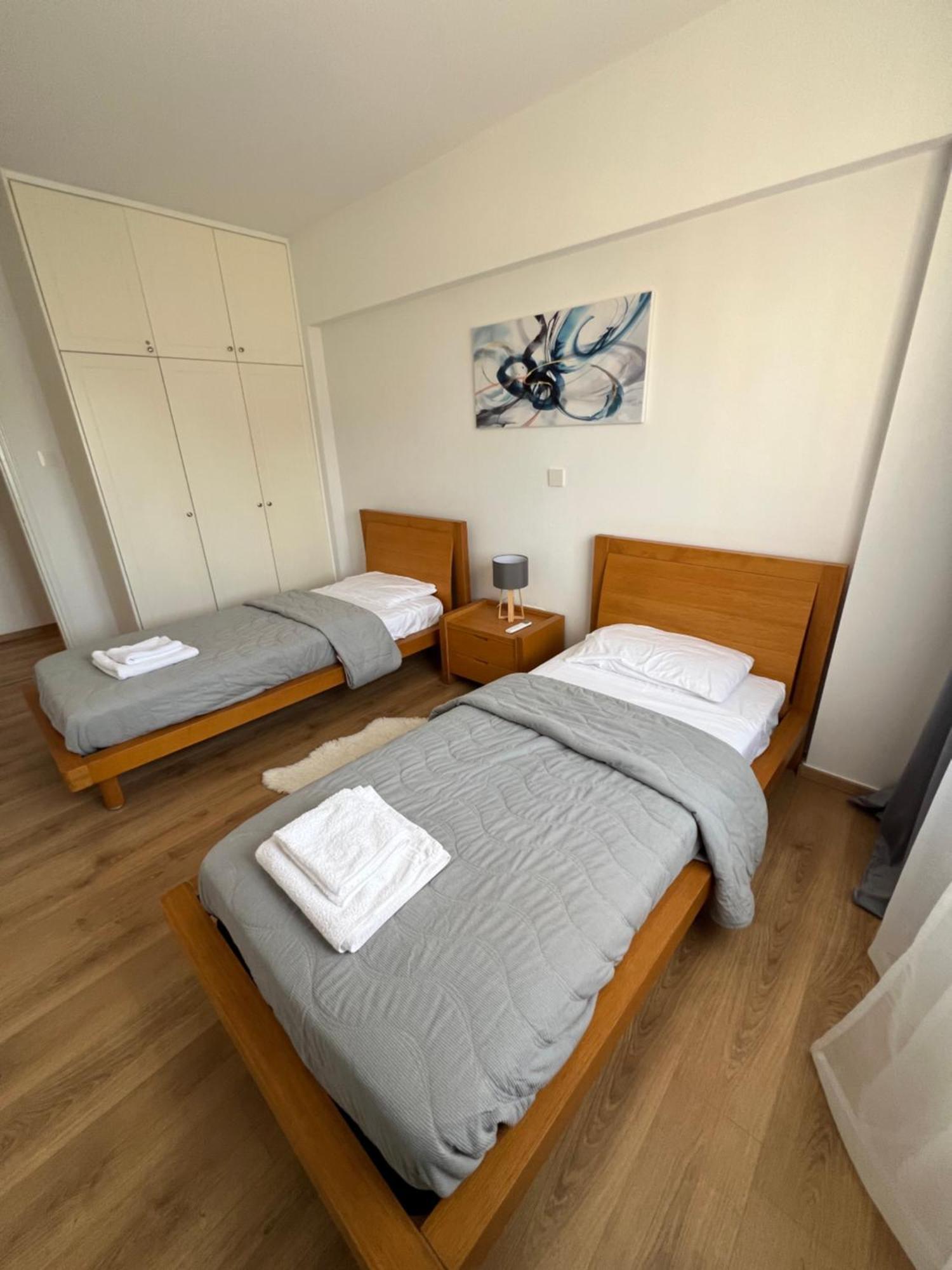 Iris Village Grand Apartment Paphos Buitenkant foto
