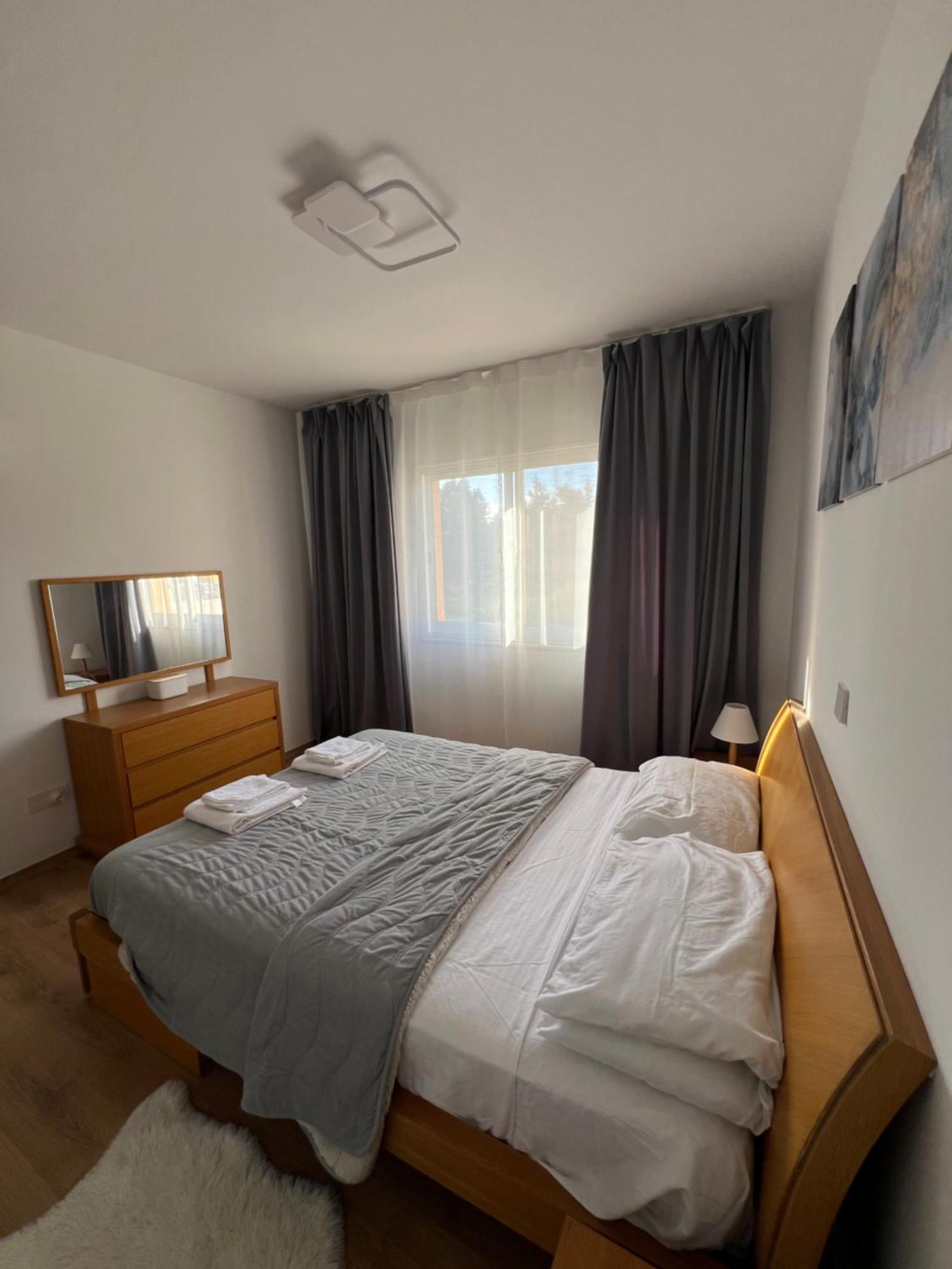 Iris Village Grand Apartment Paphos Buitenkant foto