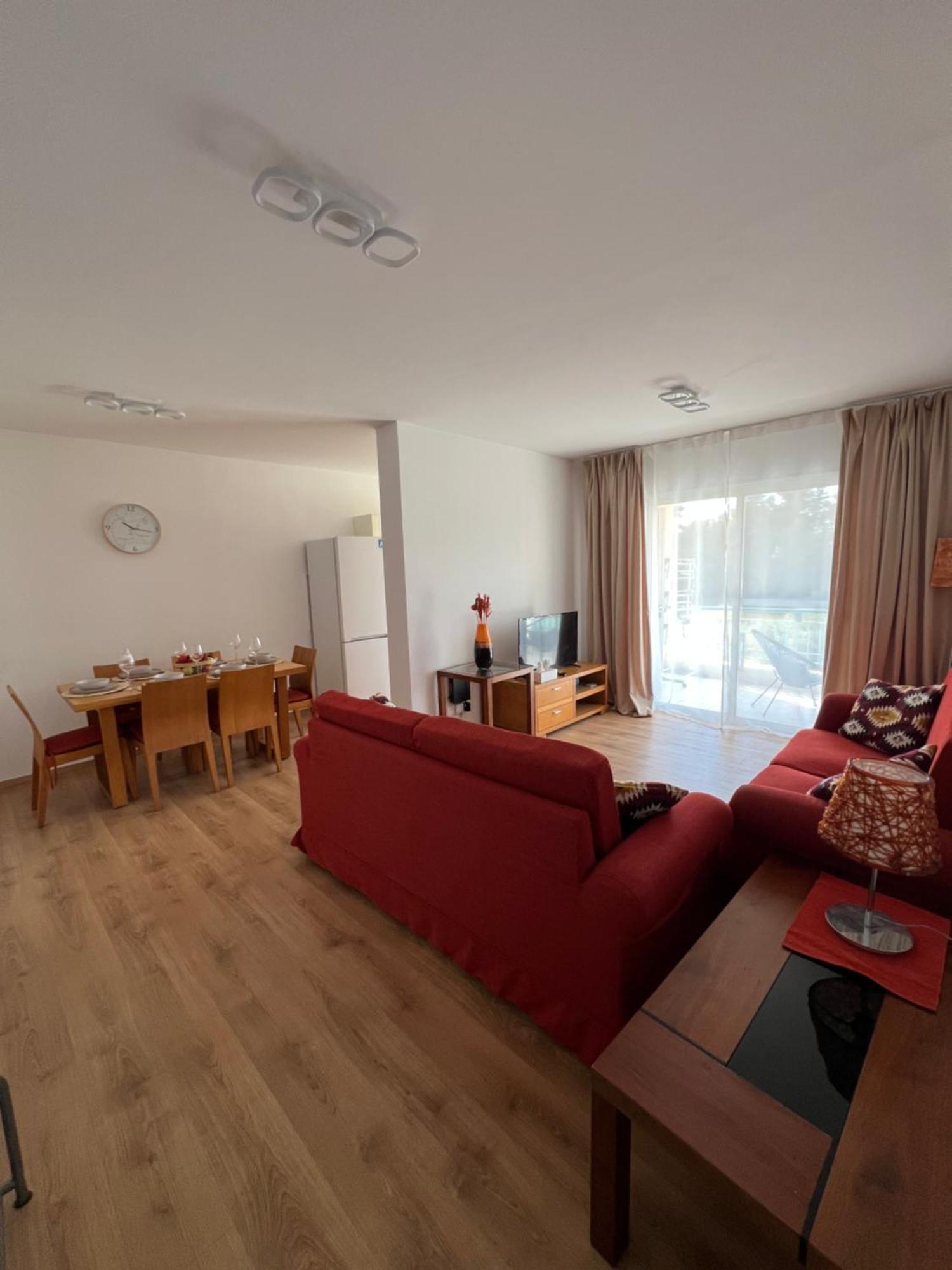Iris Village Grand Apartment Paphos Buitenkant foto