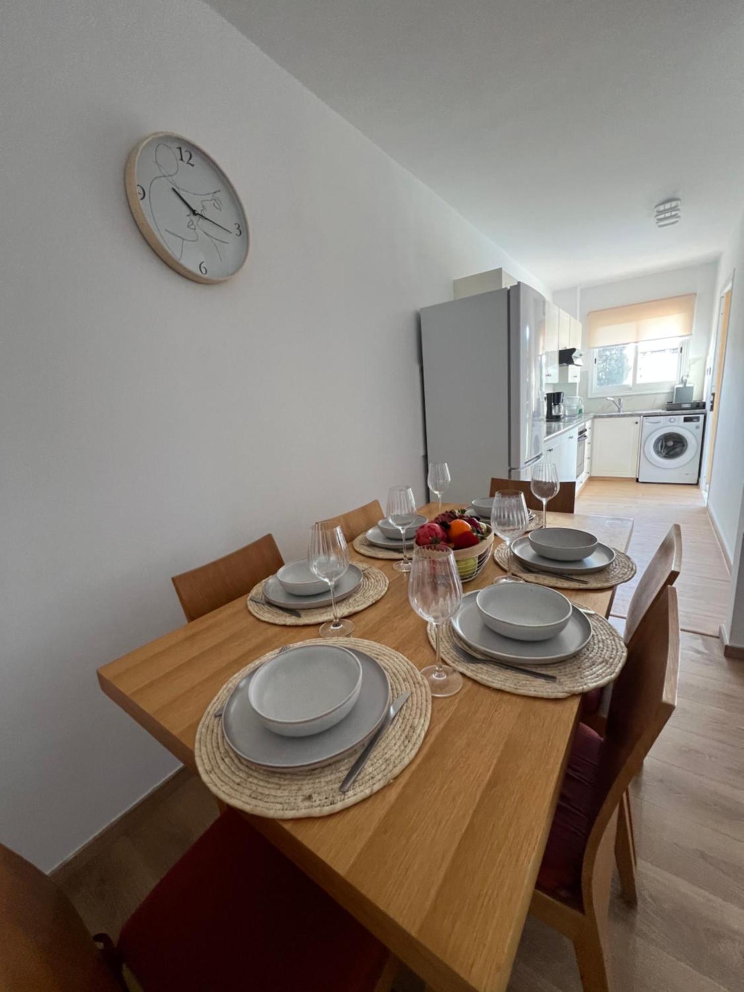 Iris Village Grand Apartment Paphos Buitenkant foto