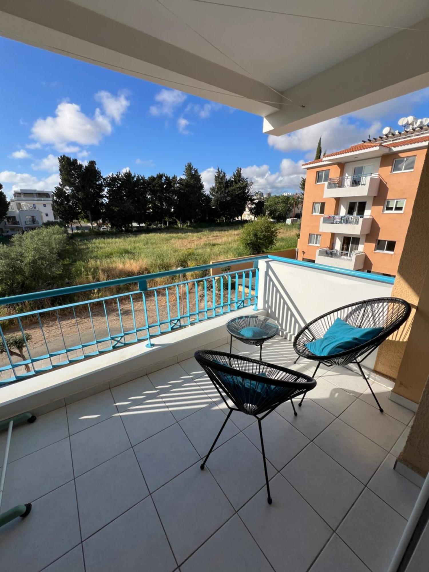 Iris Village Grand Apartment Paphos Buitenkant foto